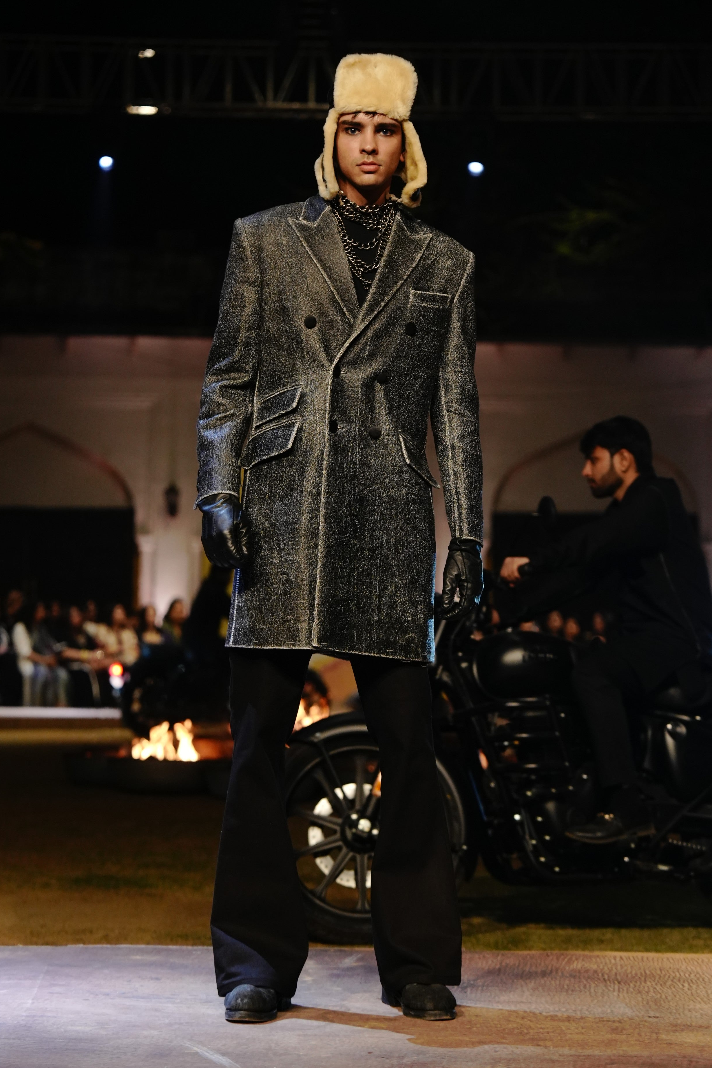 LOOK 12