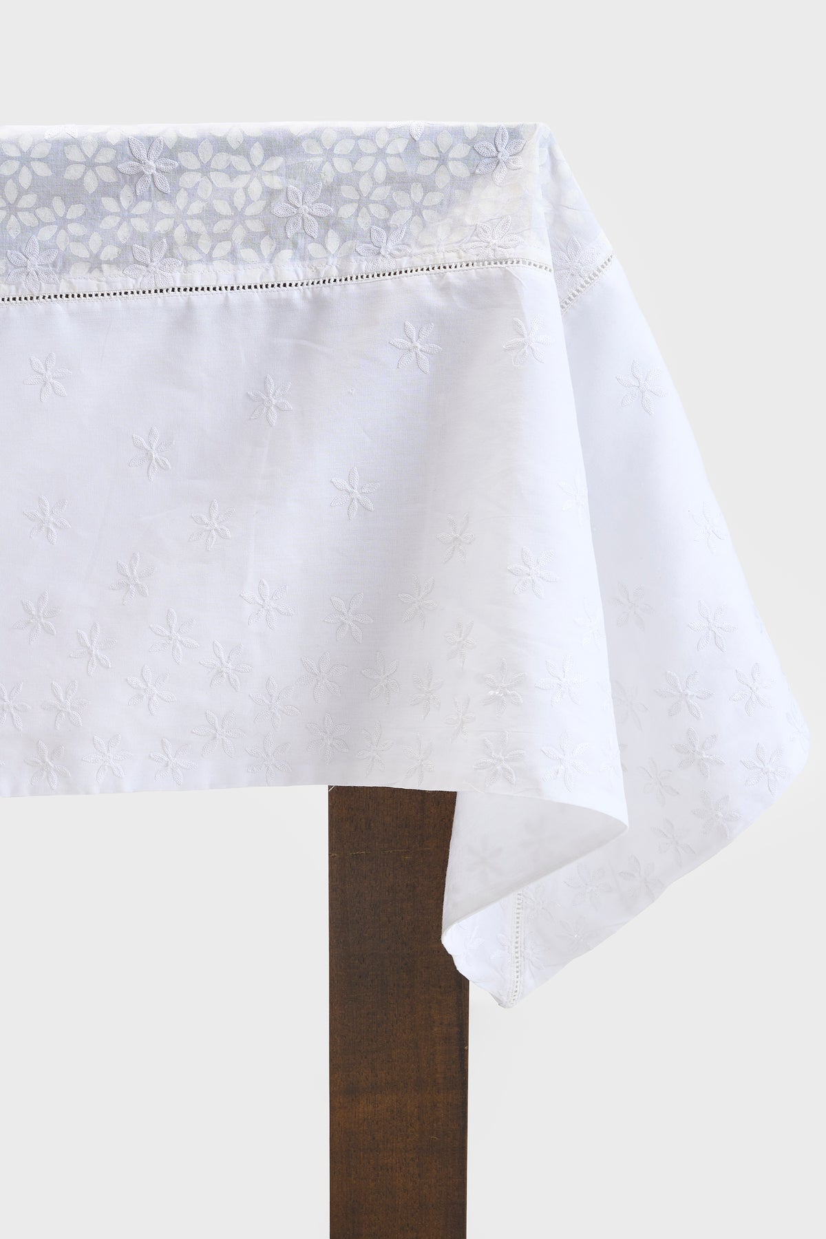 Atholi Table Cover