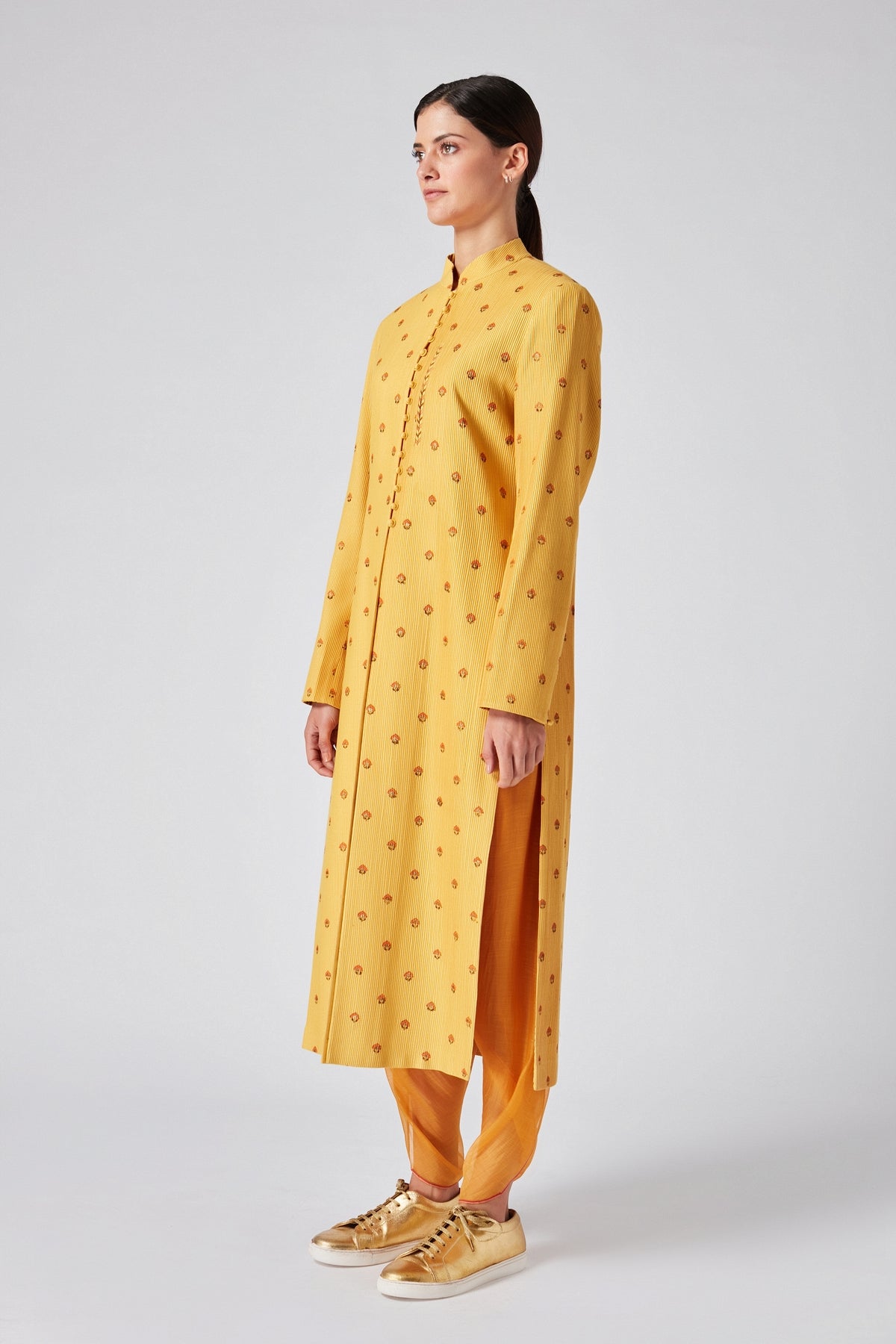 Nohariya Pintuck Sherwani