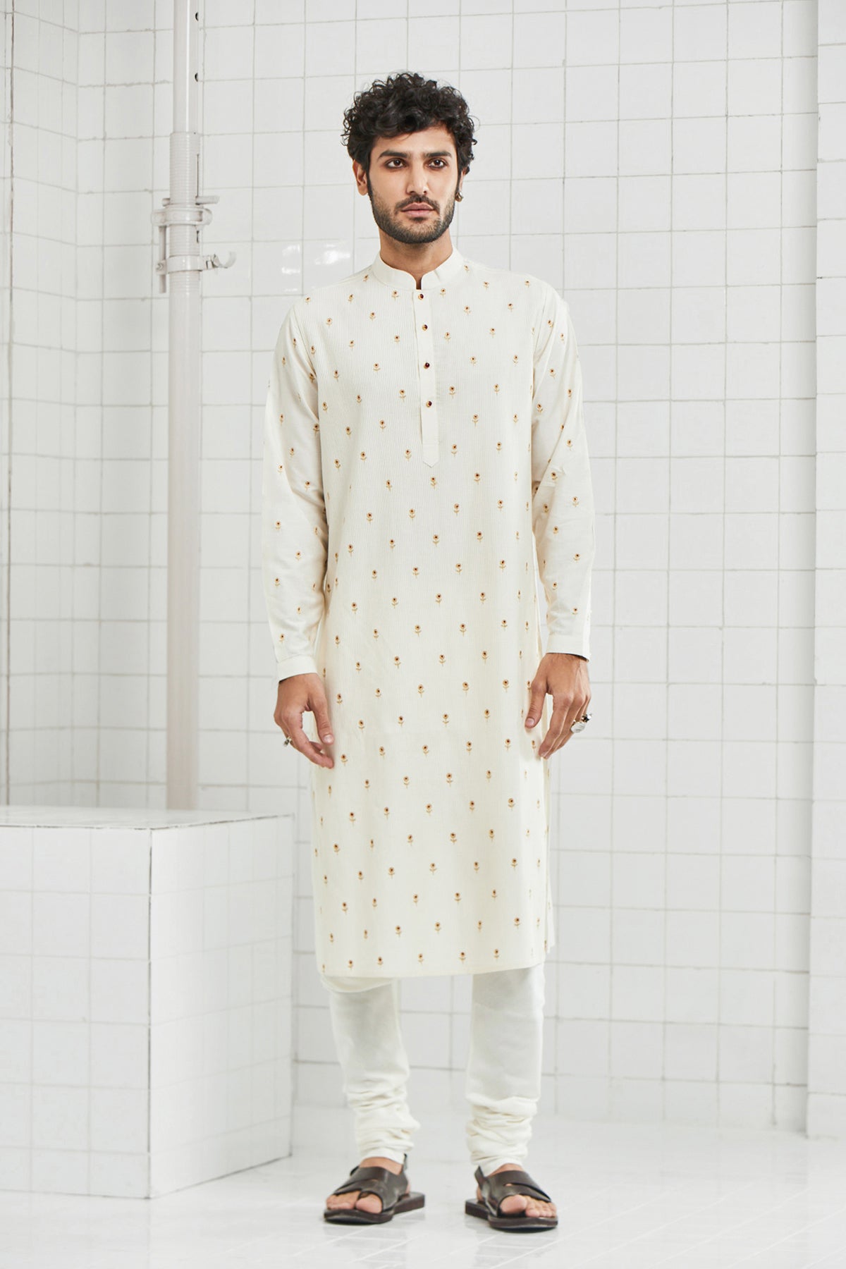 Kalwara Embroidered Kurta Set