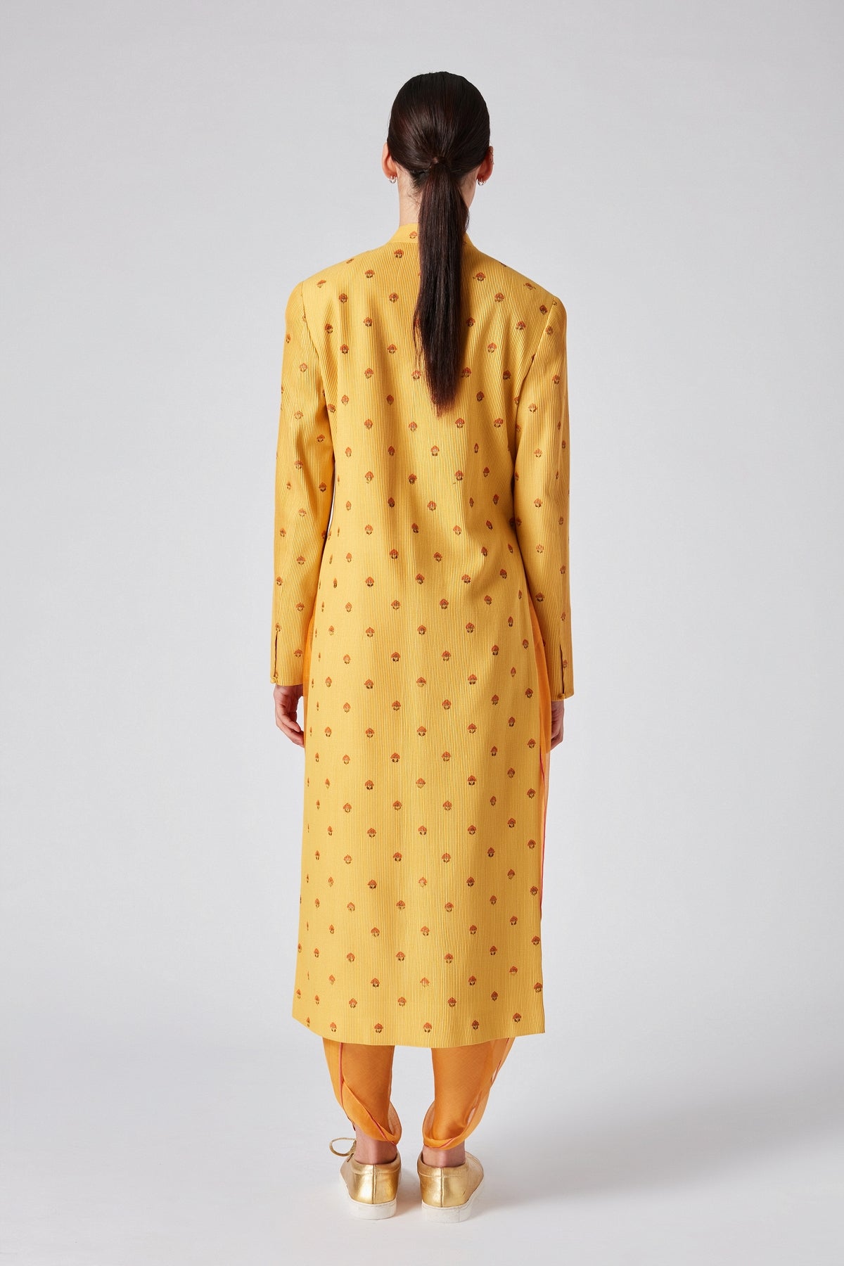 Nohariya Pintuck Sherwani