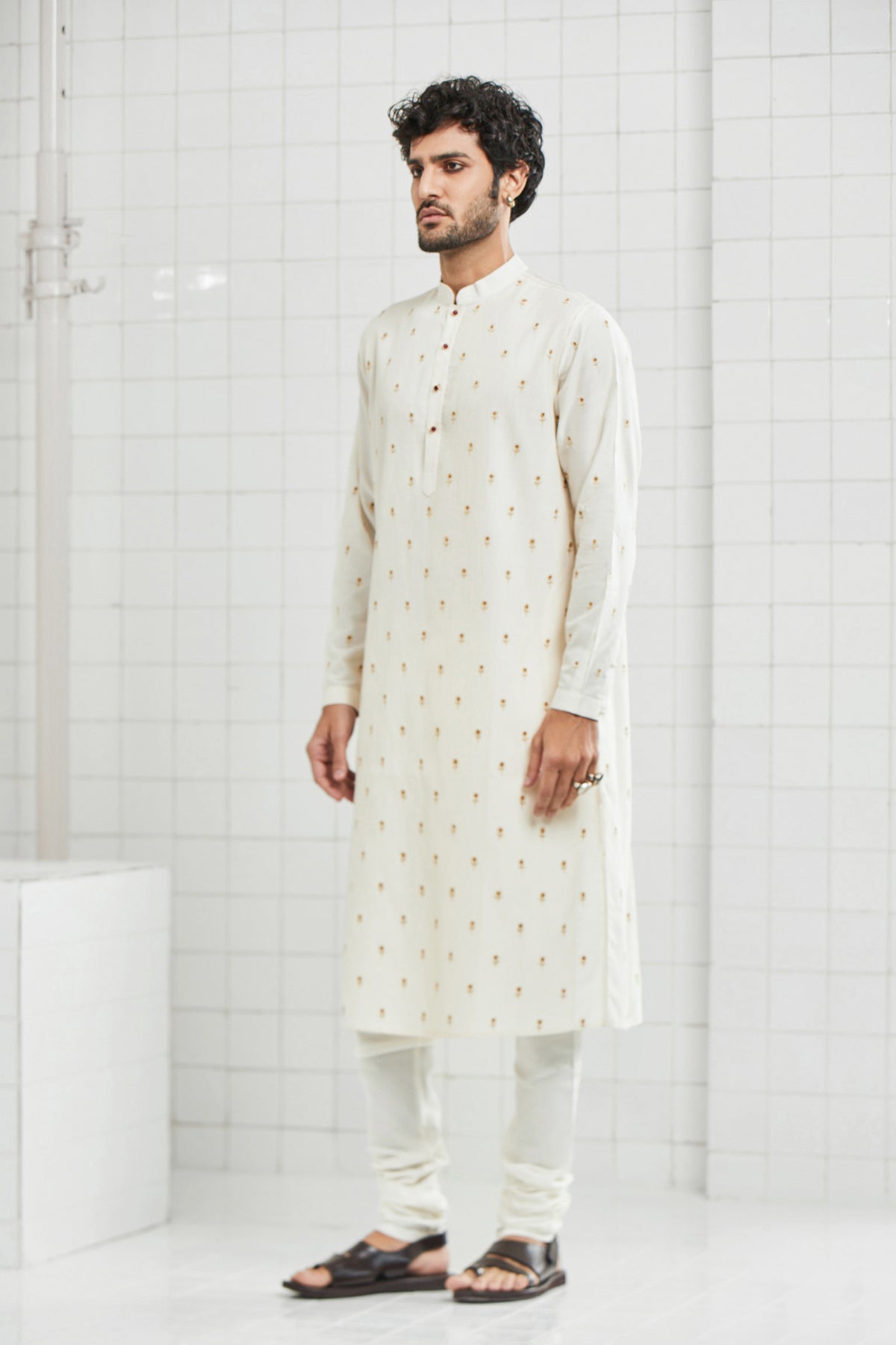 Kalwara Embroidered Kurta Set