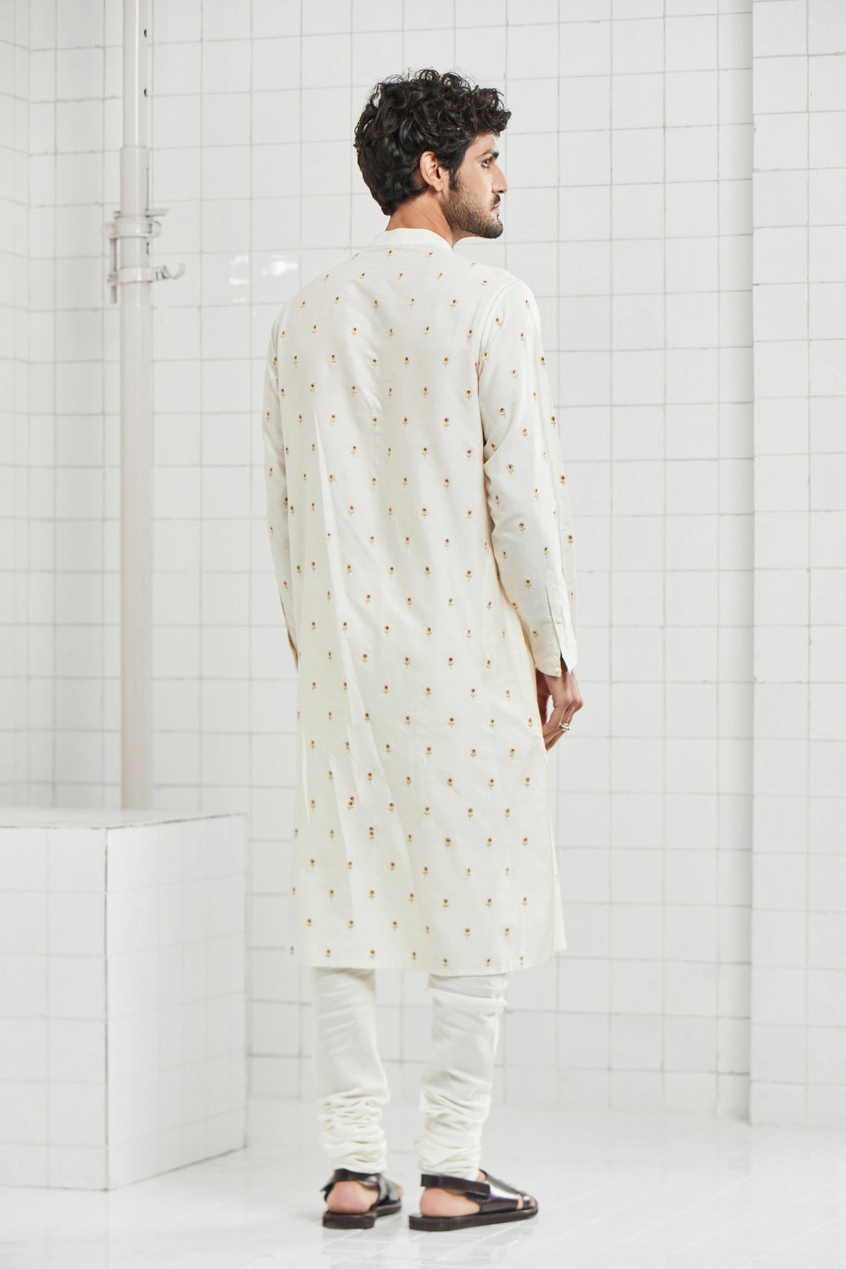 Kalwara Embroidered Kurta Set
