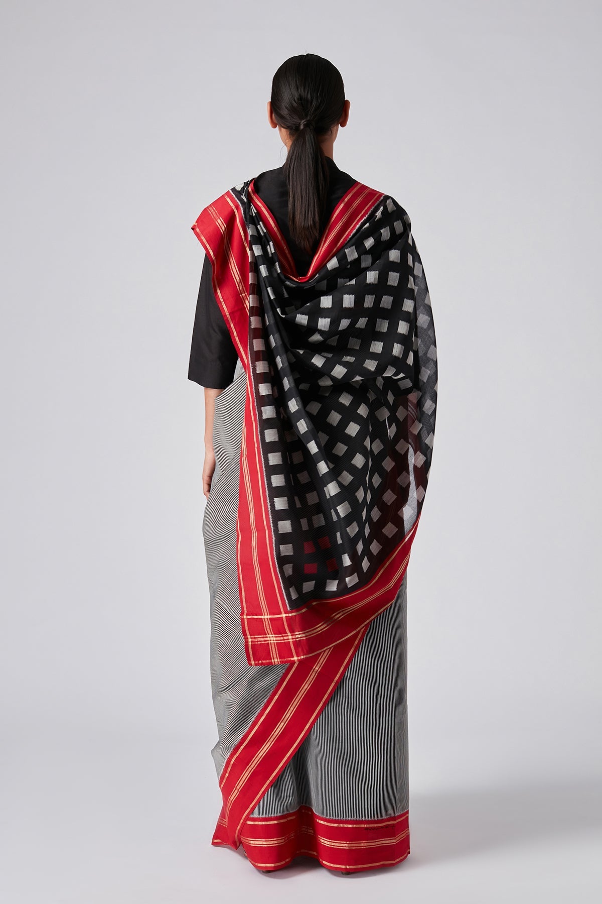 Anumula Ikat Sari
