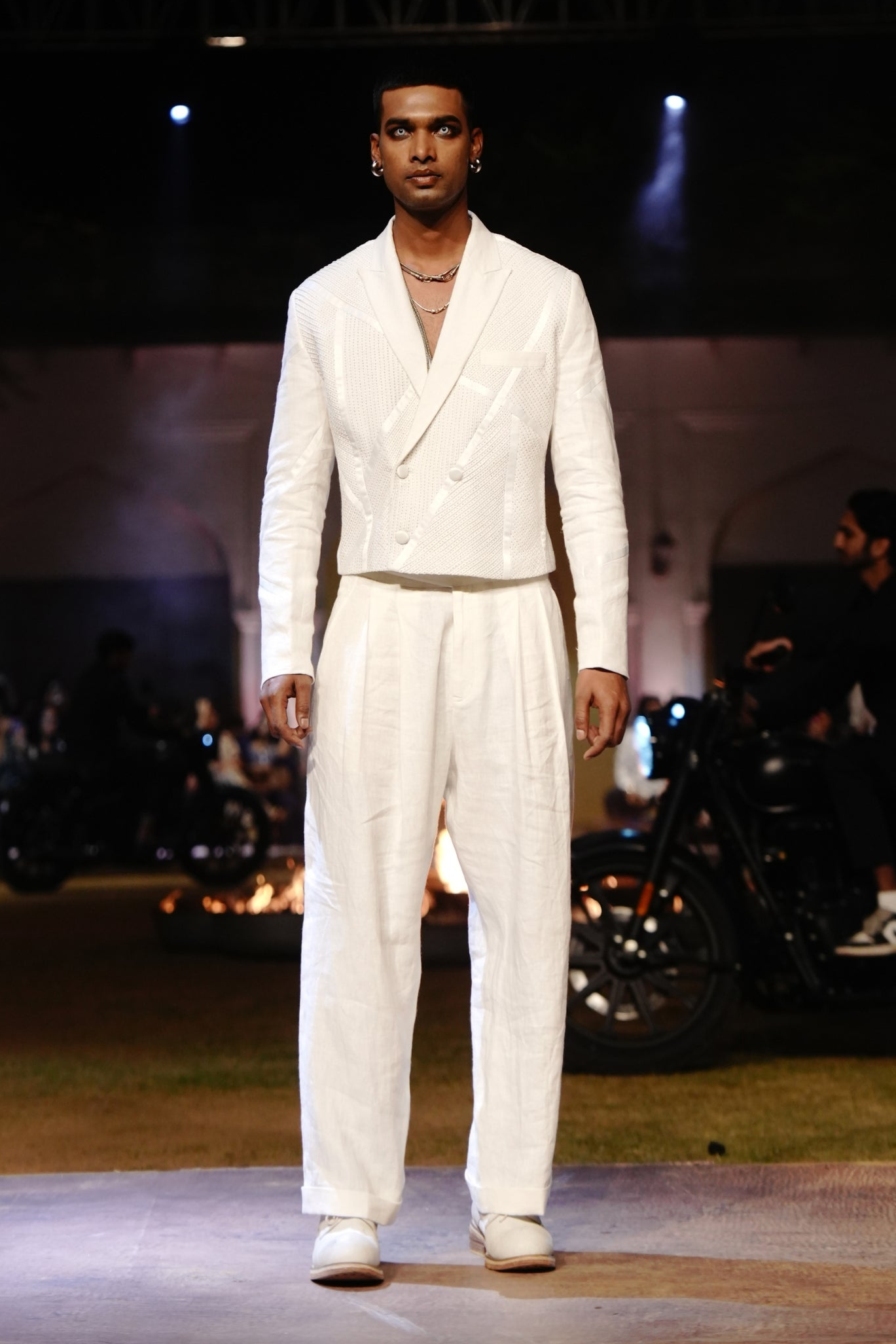 LOOK 16
